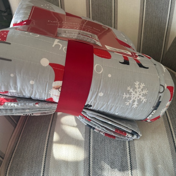 NWT AVANTI home full/queen CHRISTMAS quilt and sham set. - Picture 12 of 16